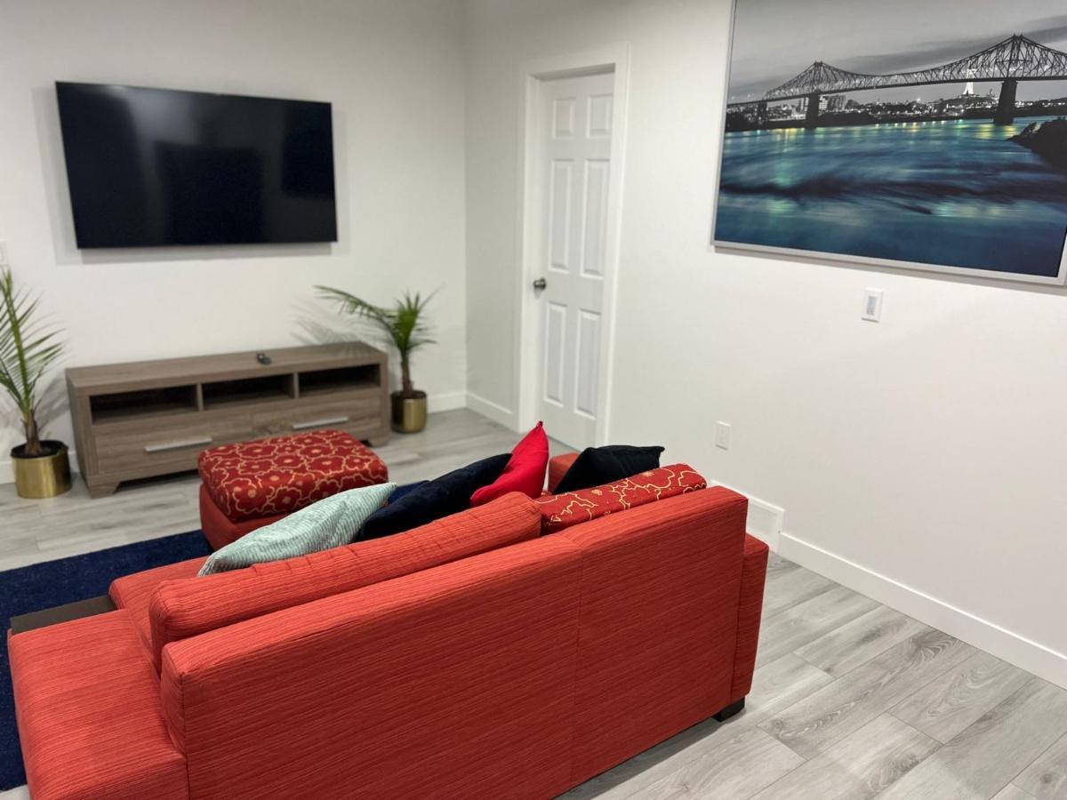 Beautiful 2 Bedroom Home Away From Home YYC Exterior photo