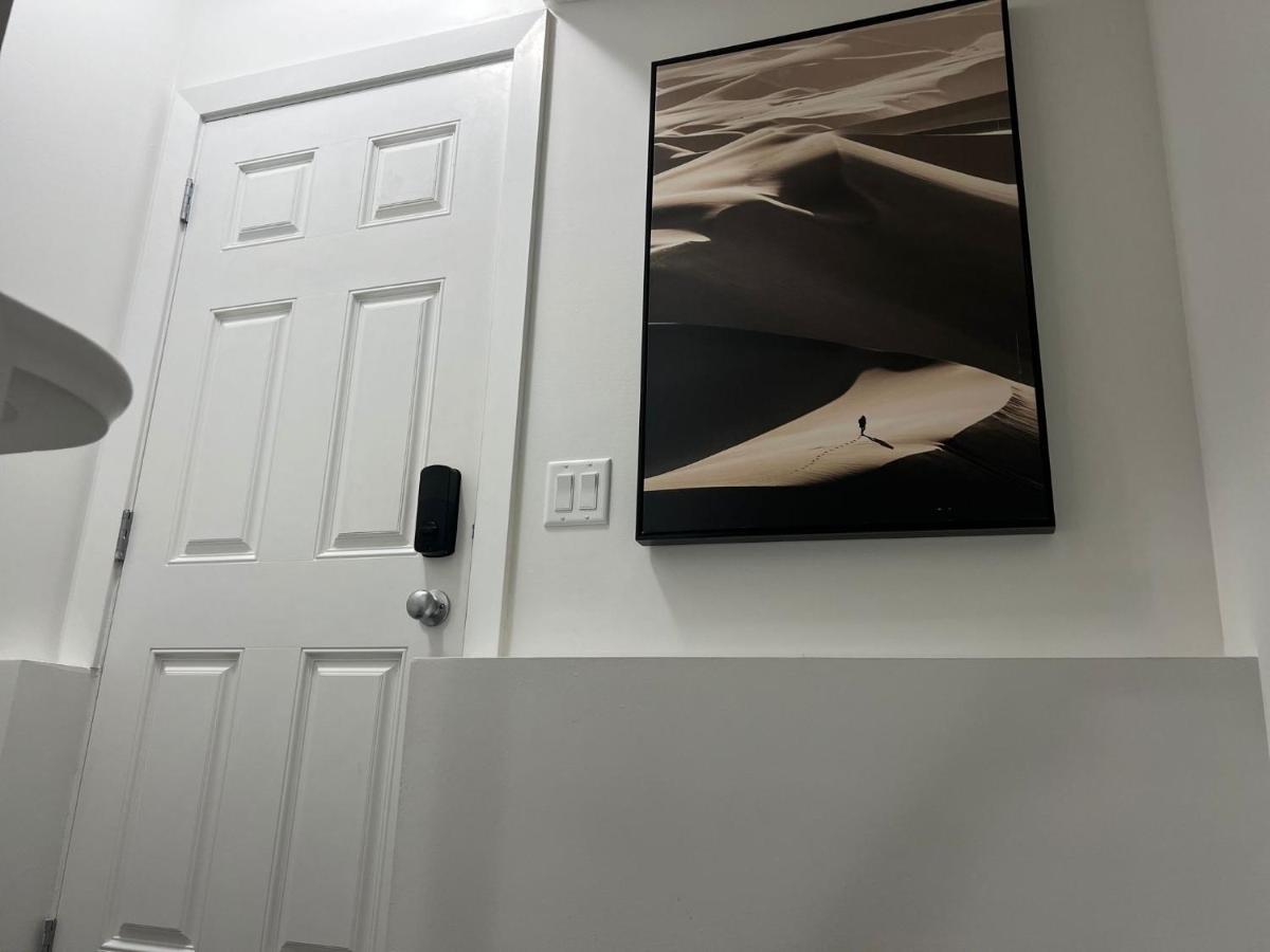 Beautiful 2 Bedroom Home Away From Home YYC Exterior photo