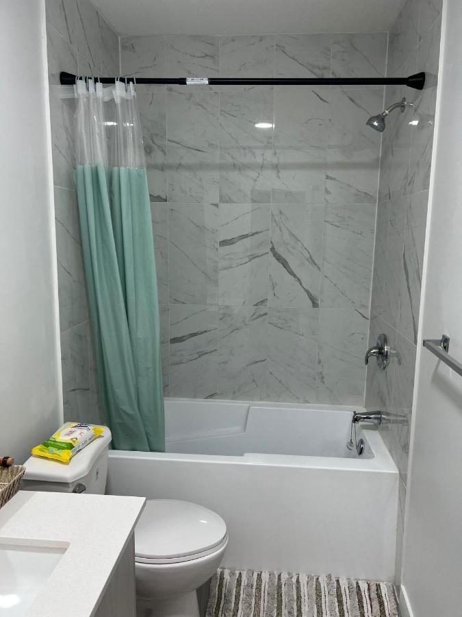Beautiful 2 Bedroom Home Away From Home YYC Exterior photo